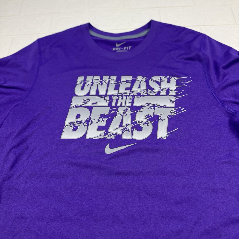 NIKE Unleash The Beast Short Sleeve Dri-Fit Purple Active T-Shirt Size Large